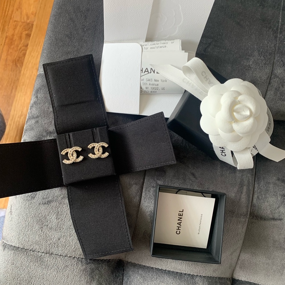 Chanel earrings Gold